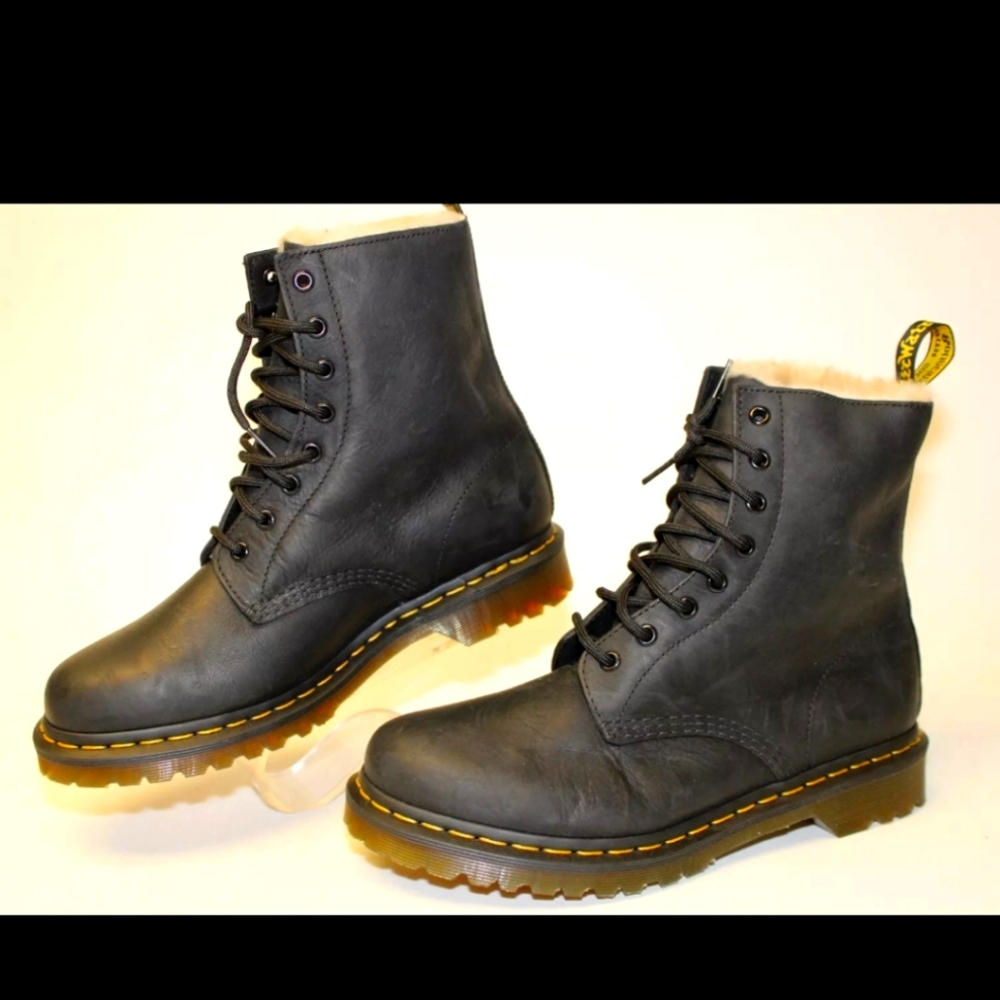 NEW Dr. Martens Serena Black Leather Fur Lined Lace Up Boots Women 11 or Men 9.5